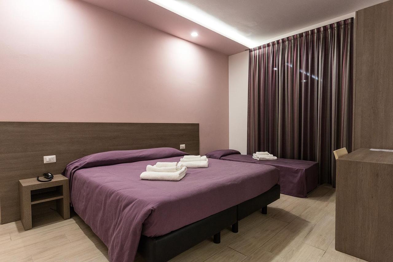 Hotel Gioia Римини Екстериор снимка