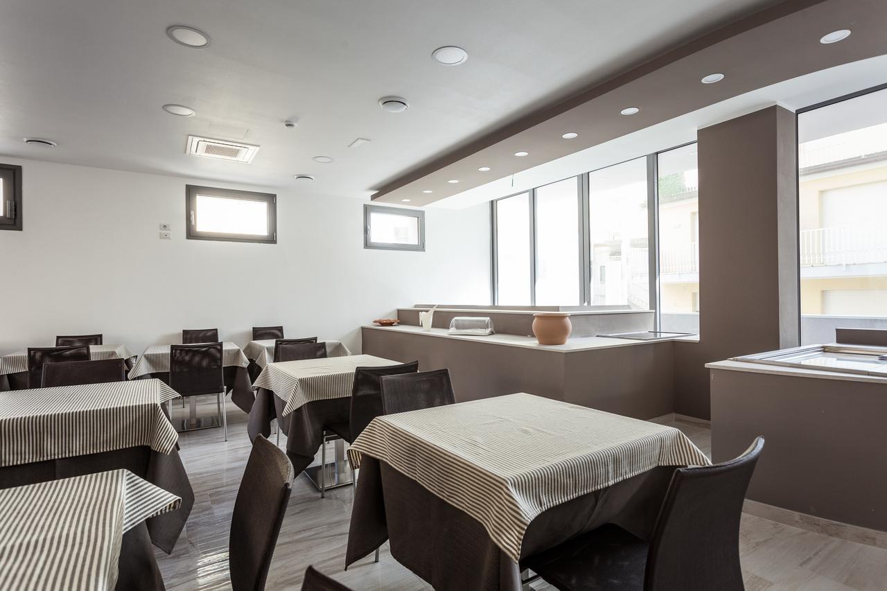 Hotel Gioia Римини Екстериор снимка