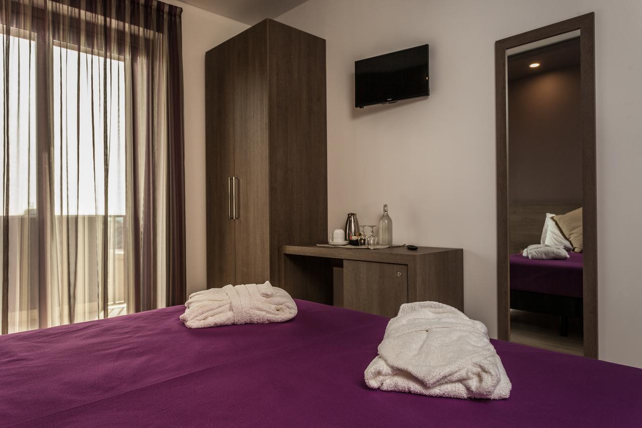Hotel Gioia Римини Екстериор снимка