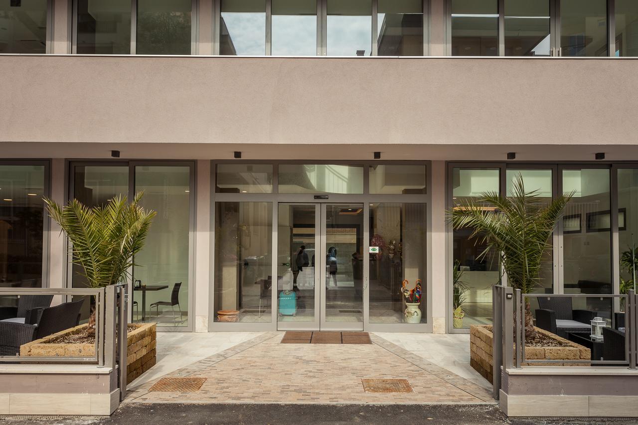 Hotel Gioia Римини Екстериор снимка