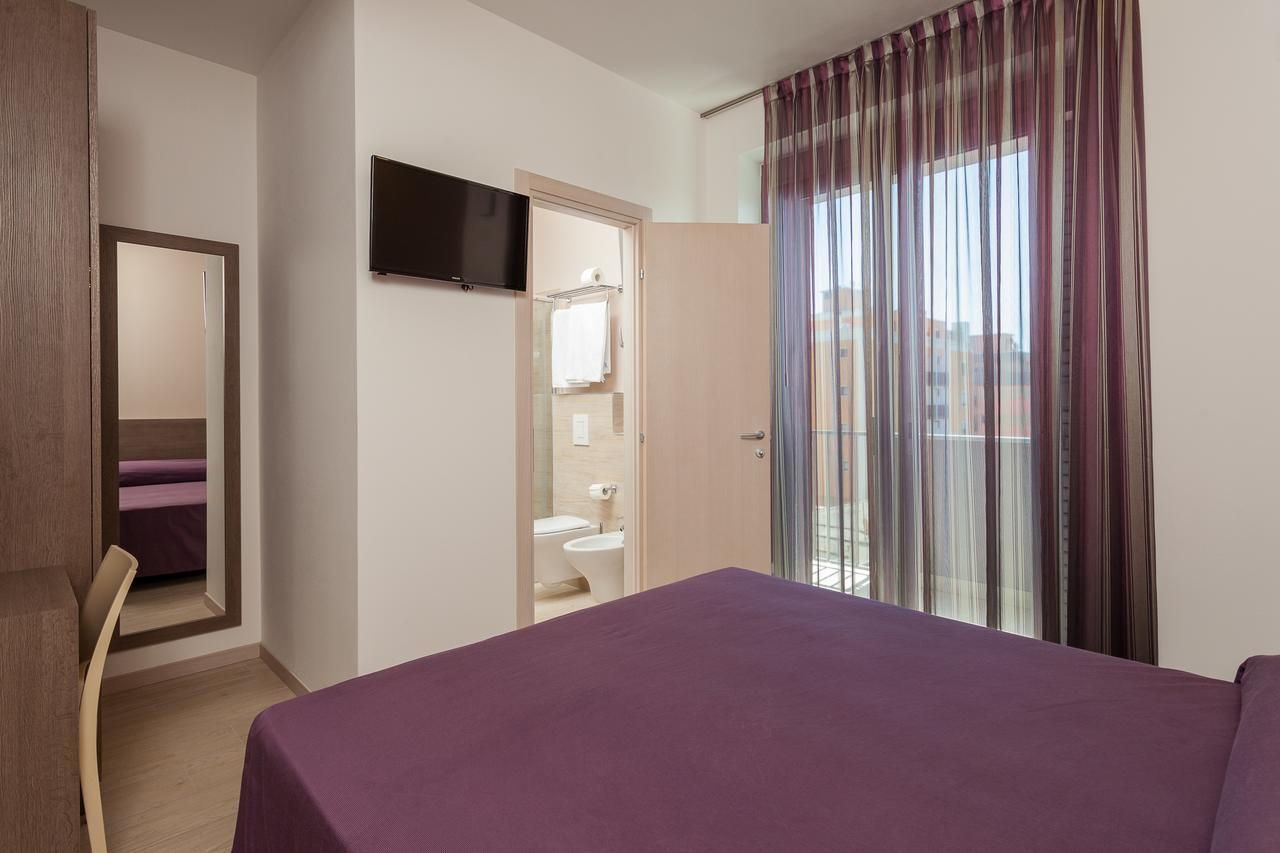 Hotel Gioia Римини Екстериор снимка