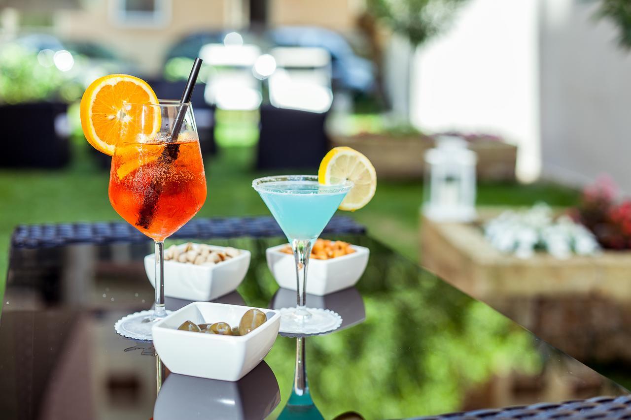 Hotel Gioia Римини Екстериор снимка