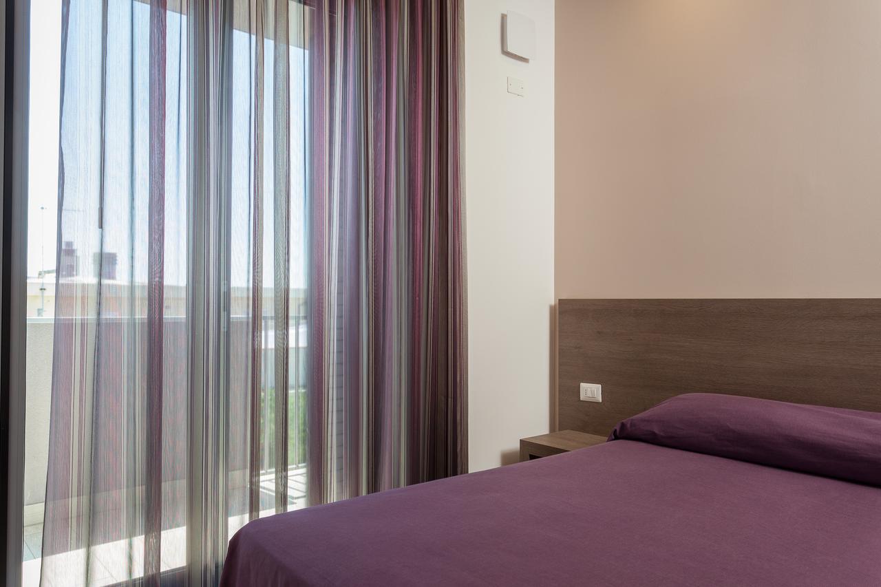 Hotel Gioia Римини Екстериор снимка