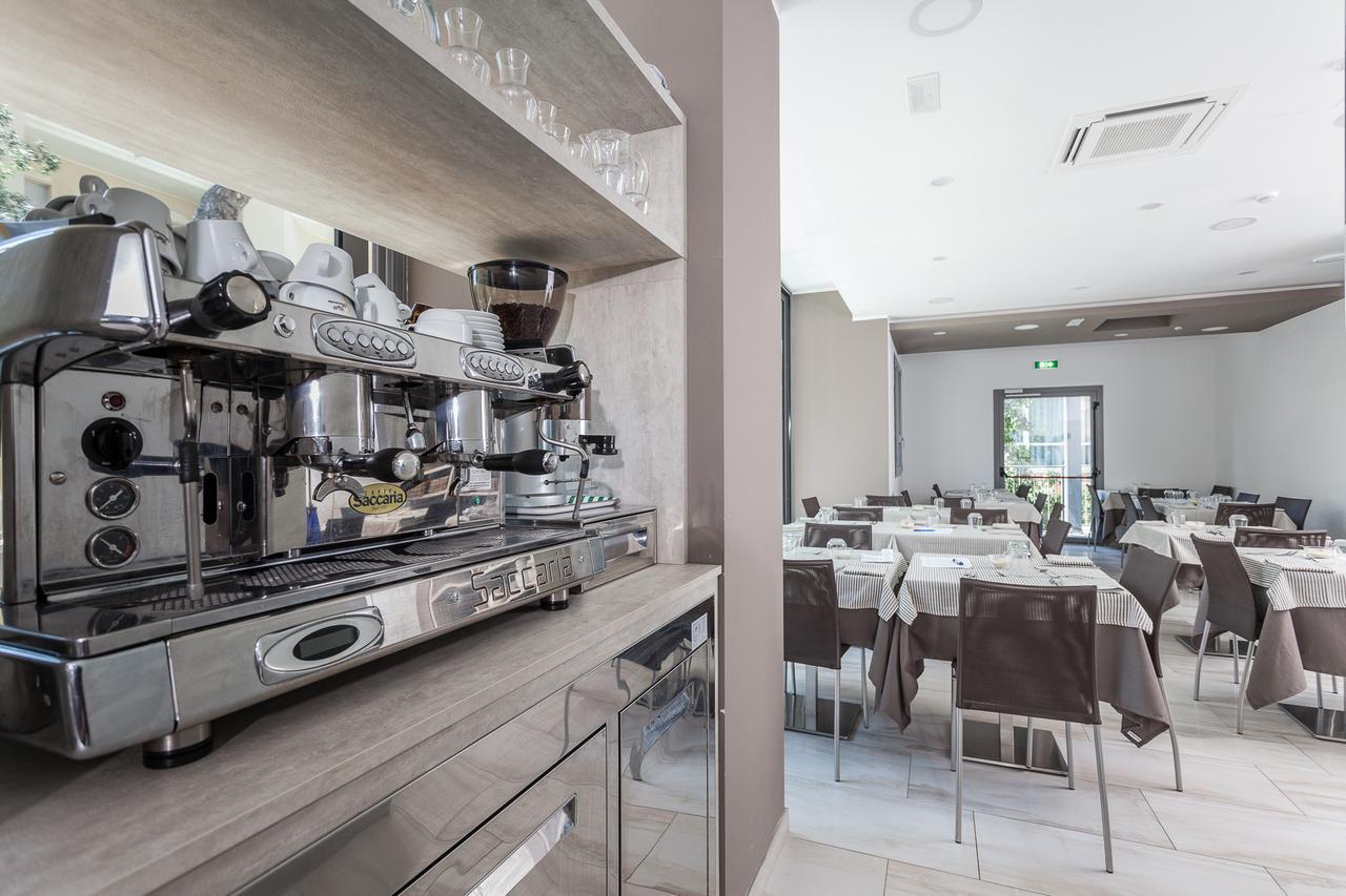 Hotel Gioia Римини Екстериор снимка
