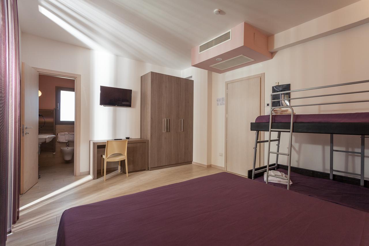 Hotel Gioia Римини Екстериор снимка
