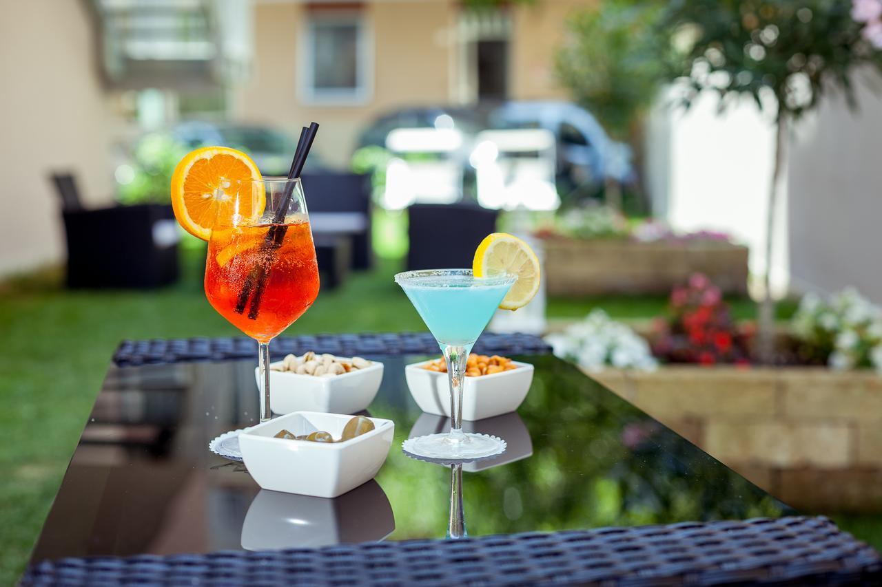 Hotel Gioia Римини Екстериор снимка