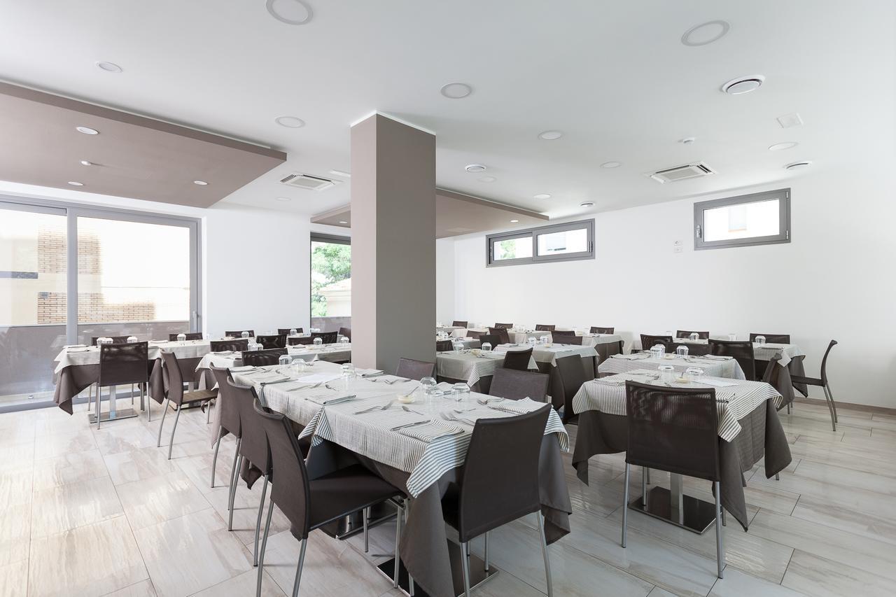 Hotel Gioia Римини Екстериор снимка
