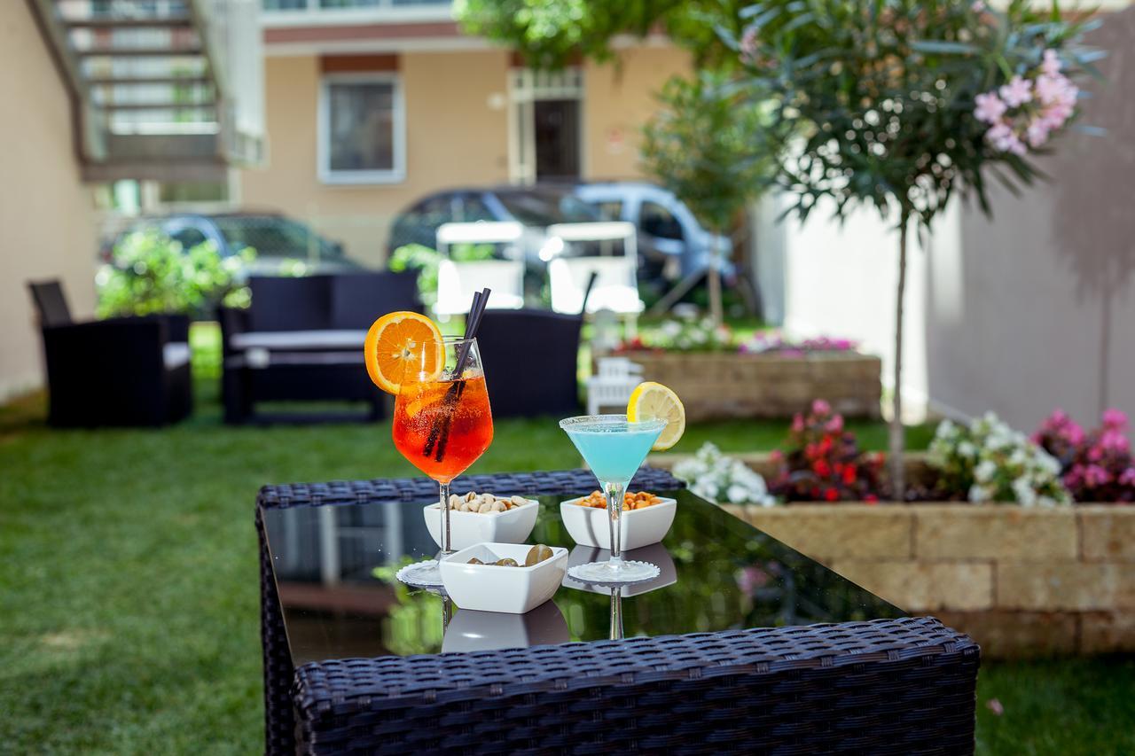Hotel Gioia Римини Екстериор снимка