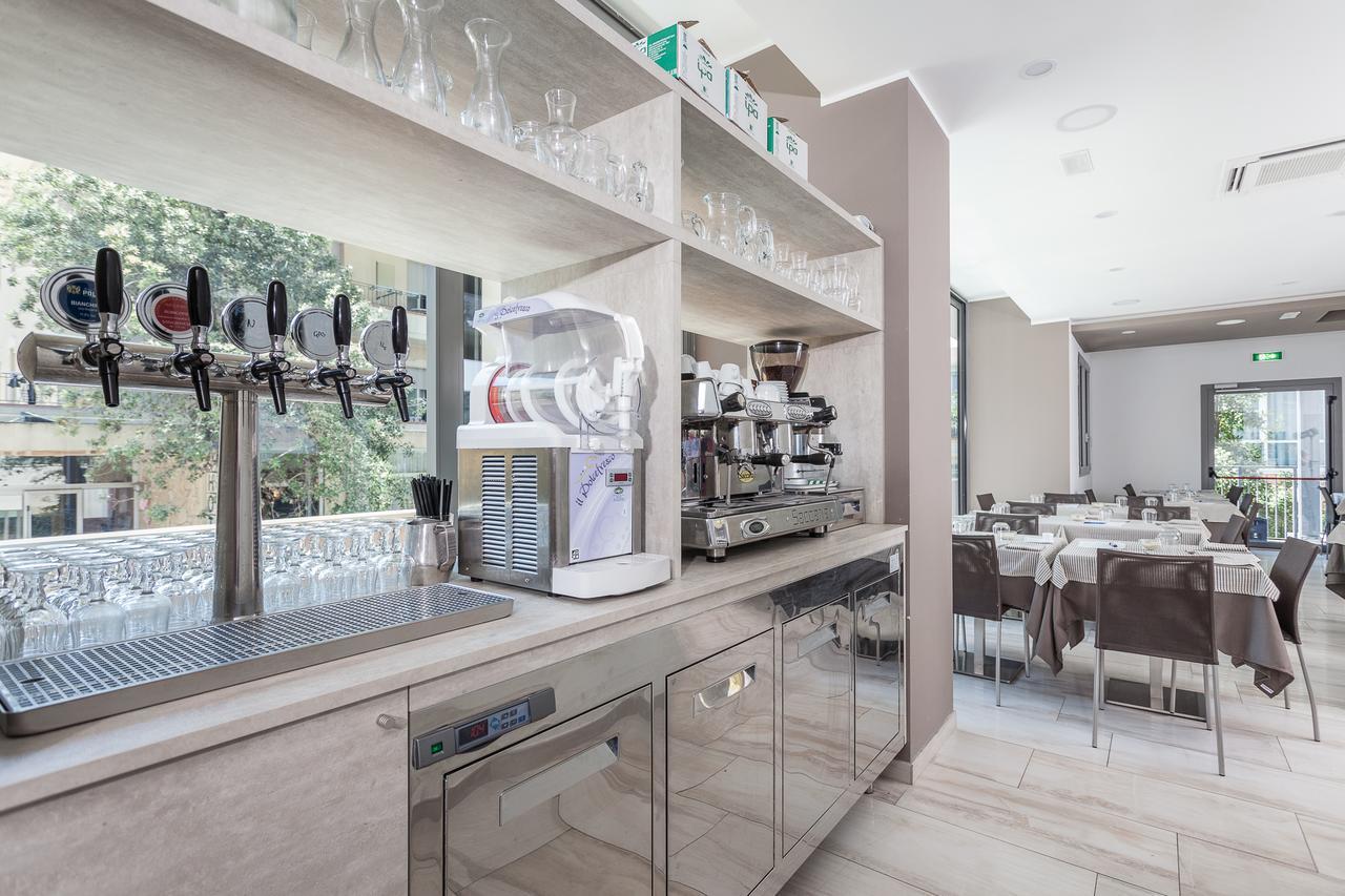 Hotel Gioia Римини Екстериор снимка