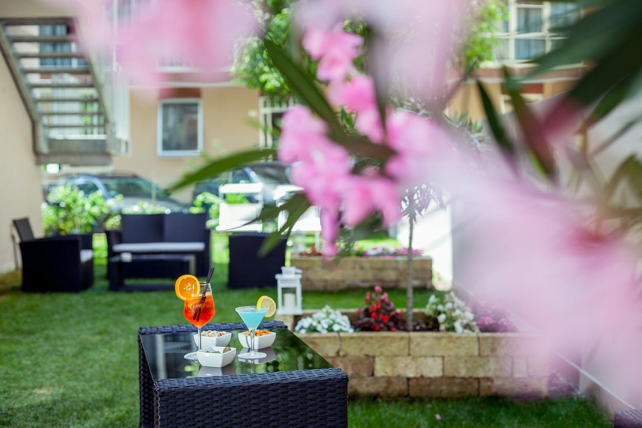 Hotel Gioia Римини Екстериор снимка